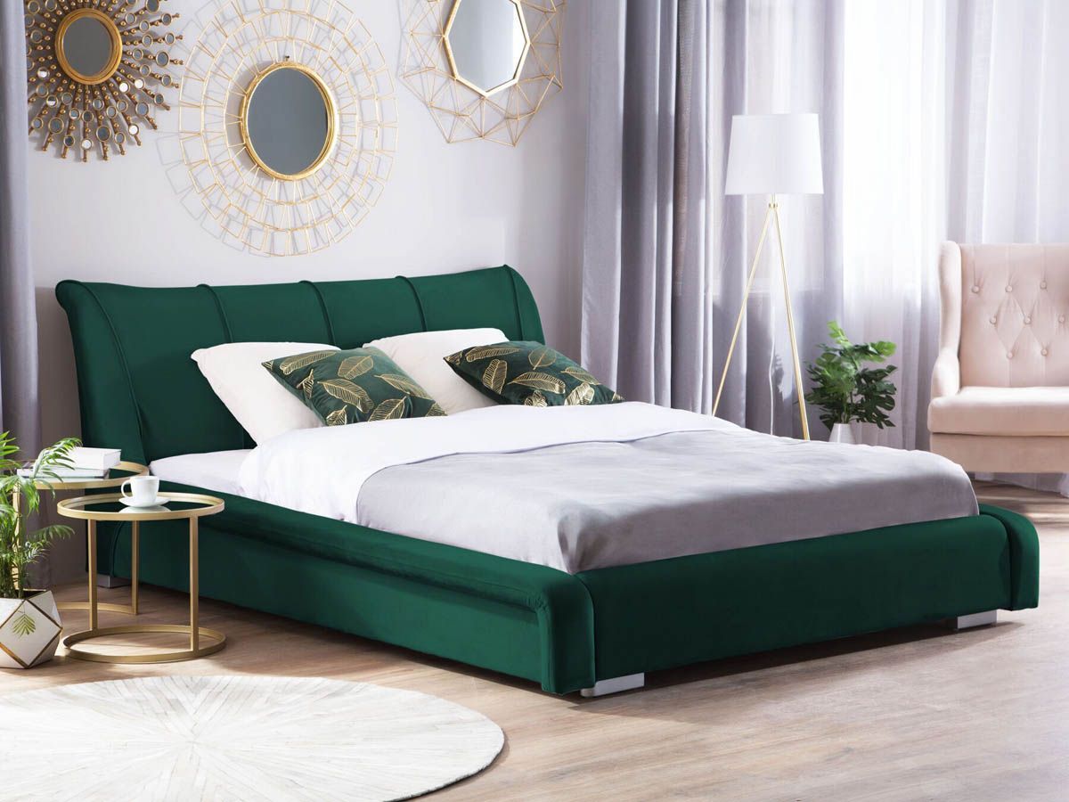 Кровать зеленая с мягким изголовьем в интерьере фото
